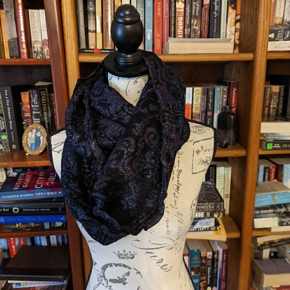 Sparkly blue black Paisley pattern infinity scarf euc